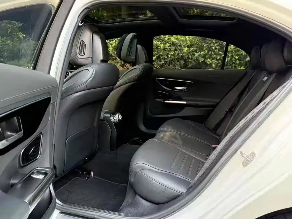 Mercedes-Benz C-Class 2023 — фото 6