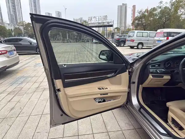 BMW 7 Series 2011
