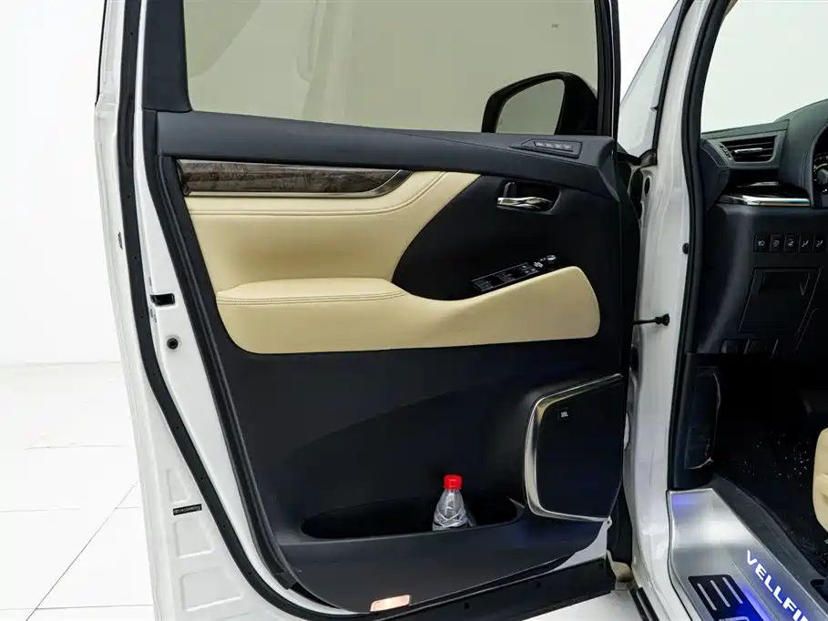 Toyota Vellfire 2021 — фото 24