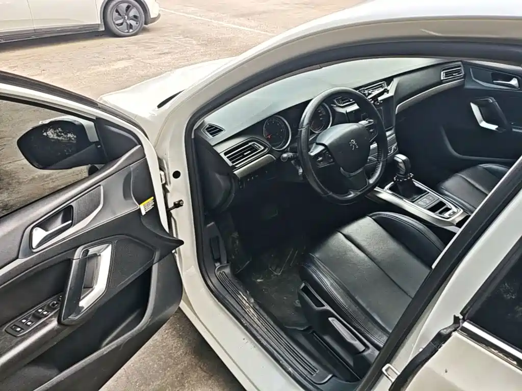 Peugeot 408 2017 — фото 16