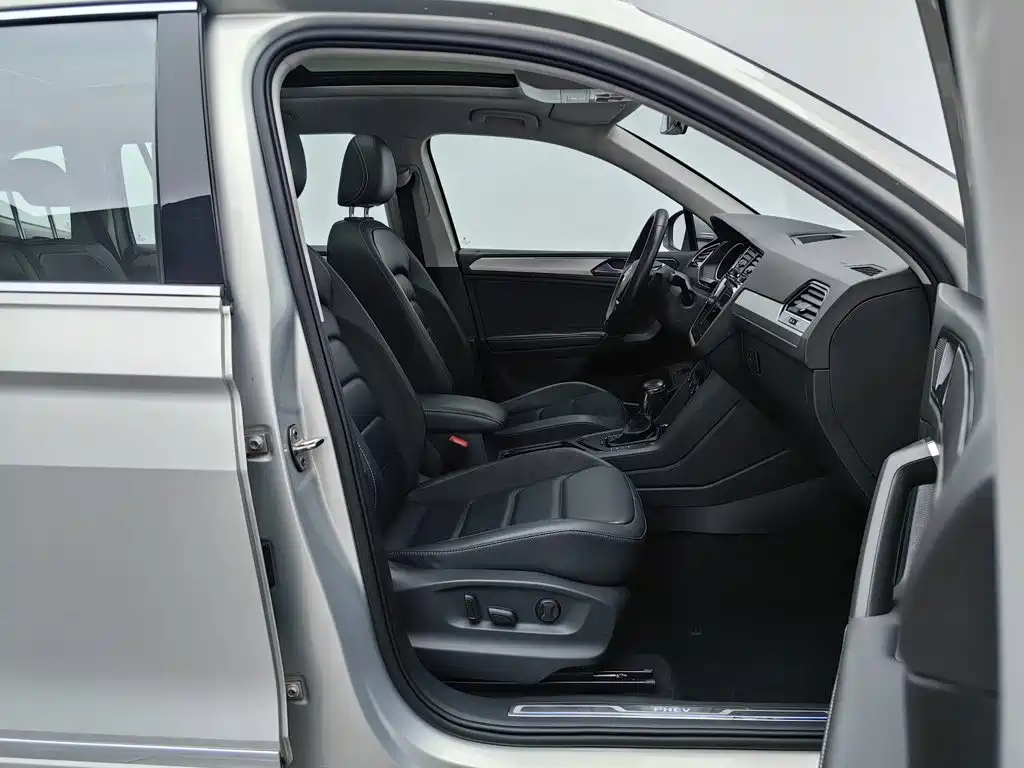 Volkswagen Tiguan L Plug-In Hybrid 2020 — фото 23