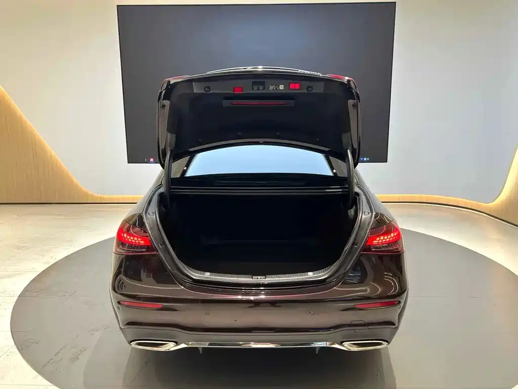Mercedes-Benz E-Class 2023 — фото 9