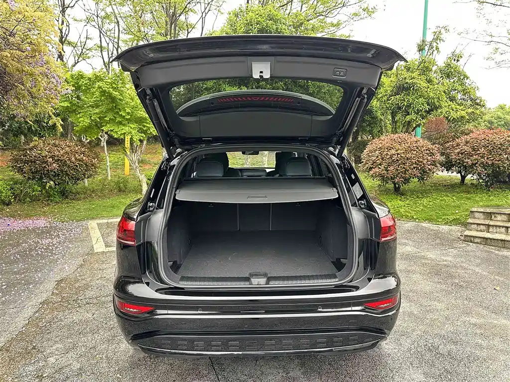 Audi Q6L e-tron 2025 — фото 17