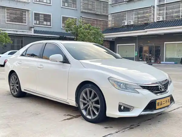 Toyota Reiz 2015