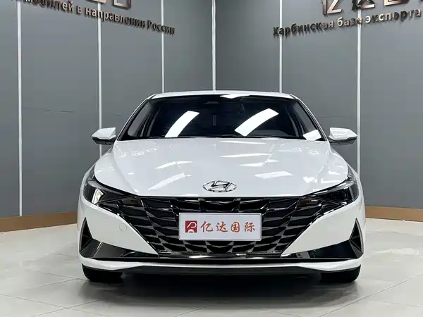 Hyundai Elantra 2022