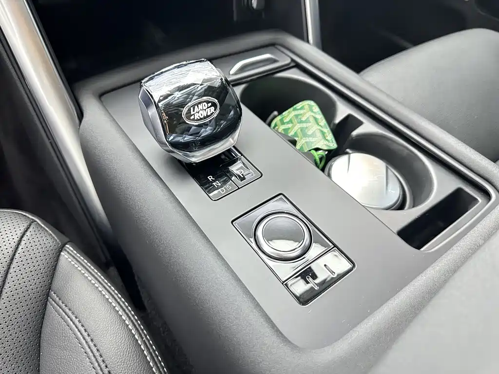 Land Rover Discovery 2023 — фото 18