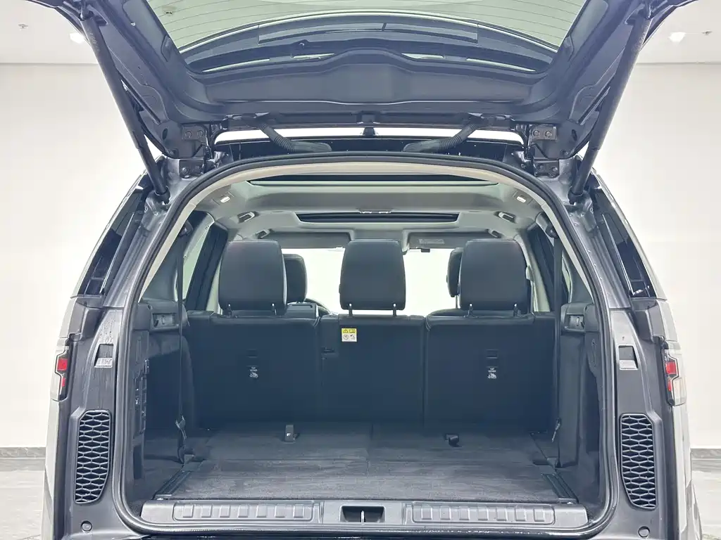 Land Rover Discovery 2023 — фото 28