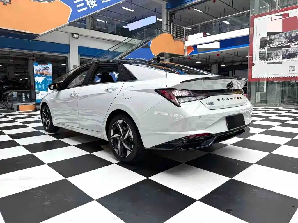 Hyundai Elantra 2023 — фото 15