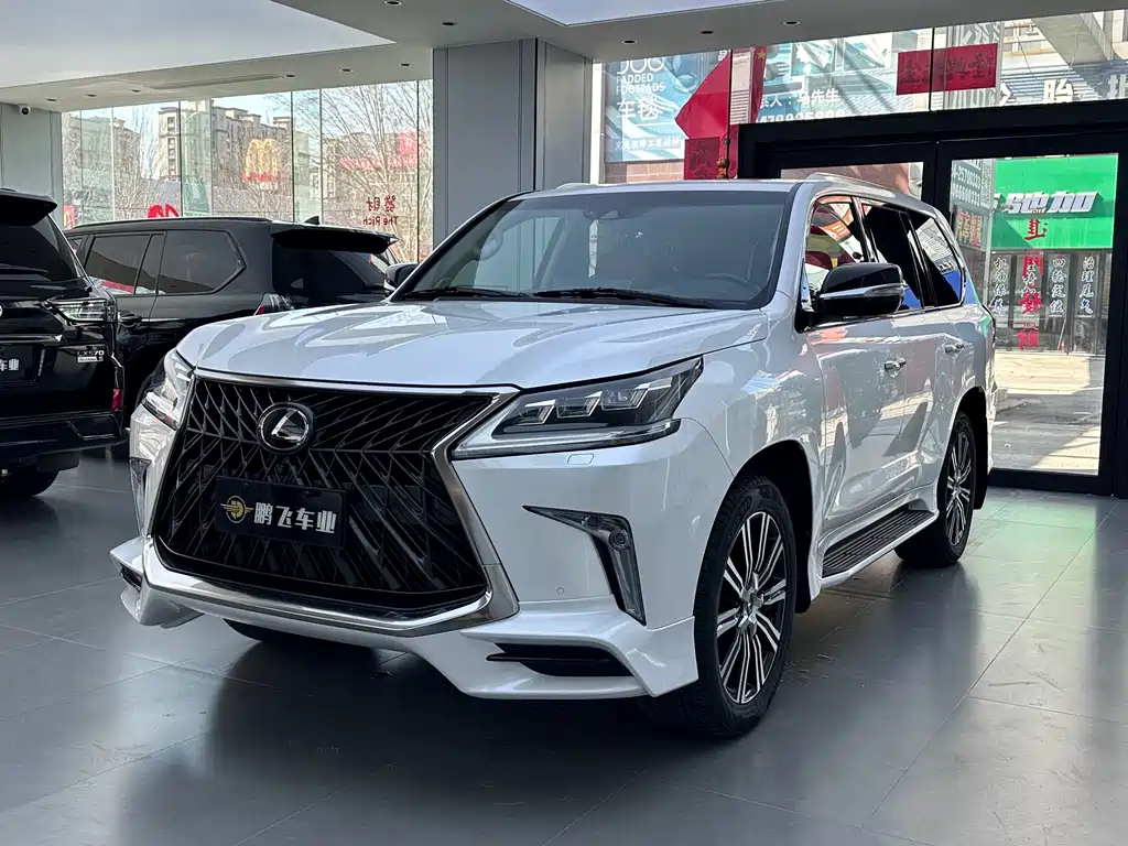 Lexus LX 2017 — фото 1