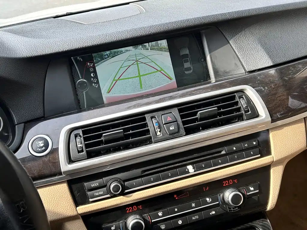 BMW 5 Series 2012 — фото 15