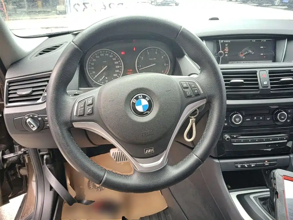 BMW X1 2015 — фото 11