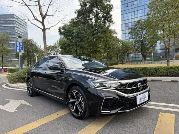 Volkswagen Passat 2023