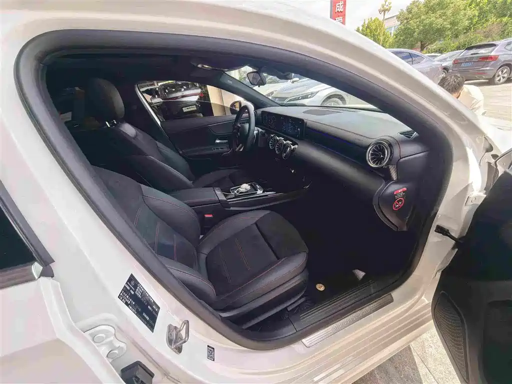 Mercedes-Benz A-Class 2024 — фото 10
