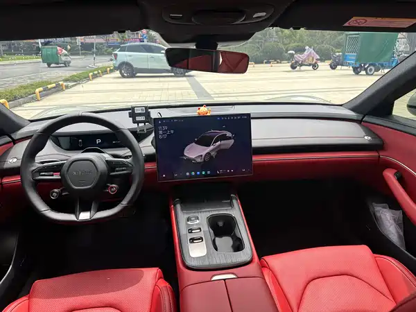 Xiaomi SU7 2024