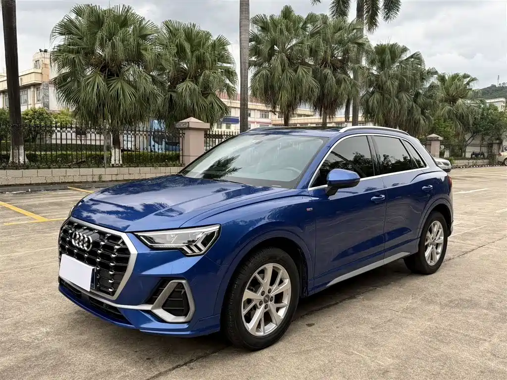 Audi Q3 2019 — фото 1