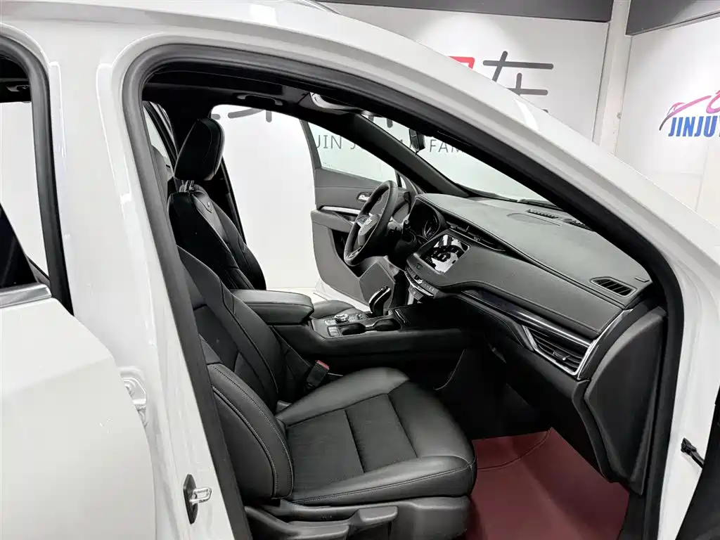Cadillac XT4 2021 — фото 16