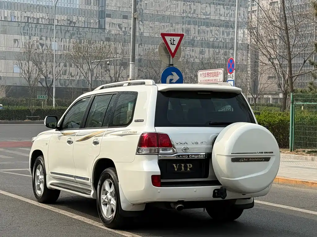 Toyota Land Cruiser 2011 — фото 5