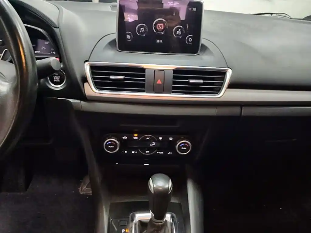 Mazda 3 Axela 2016 — фото 13