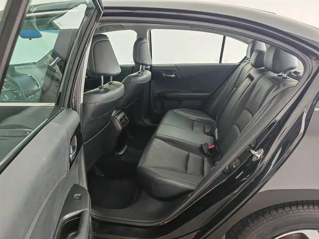 Honda Accord 2016 — фото 15