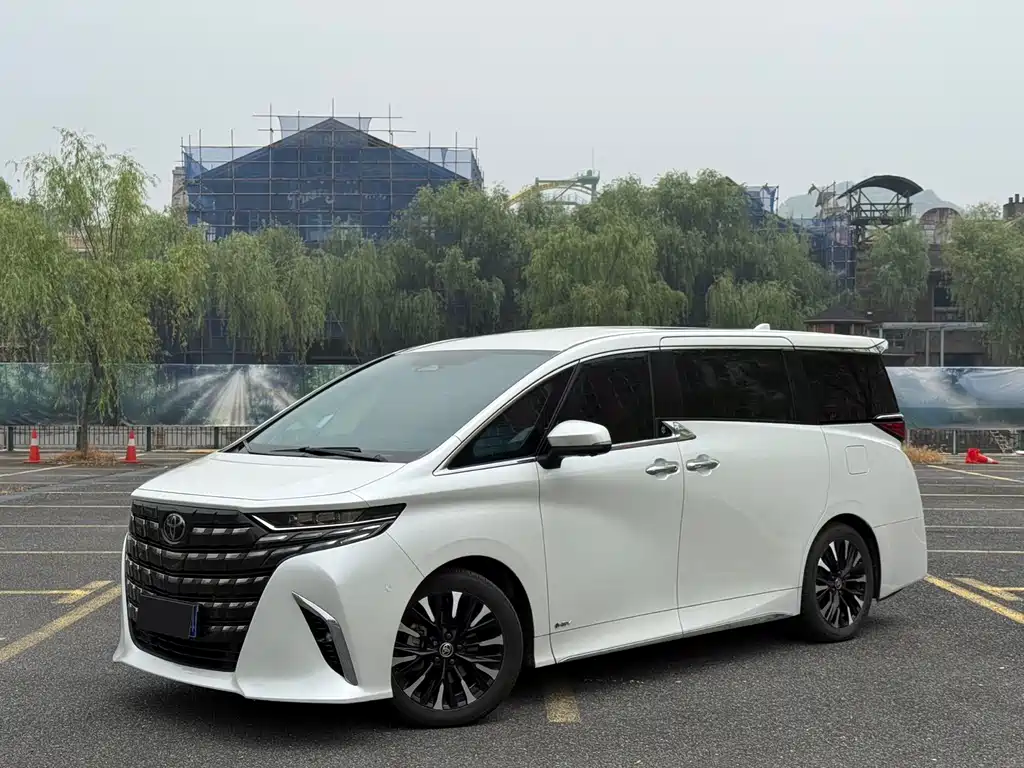 Toyota Alphard 2023 — фото 1