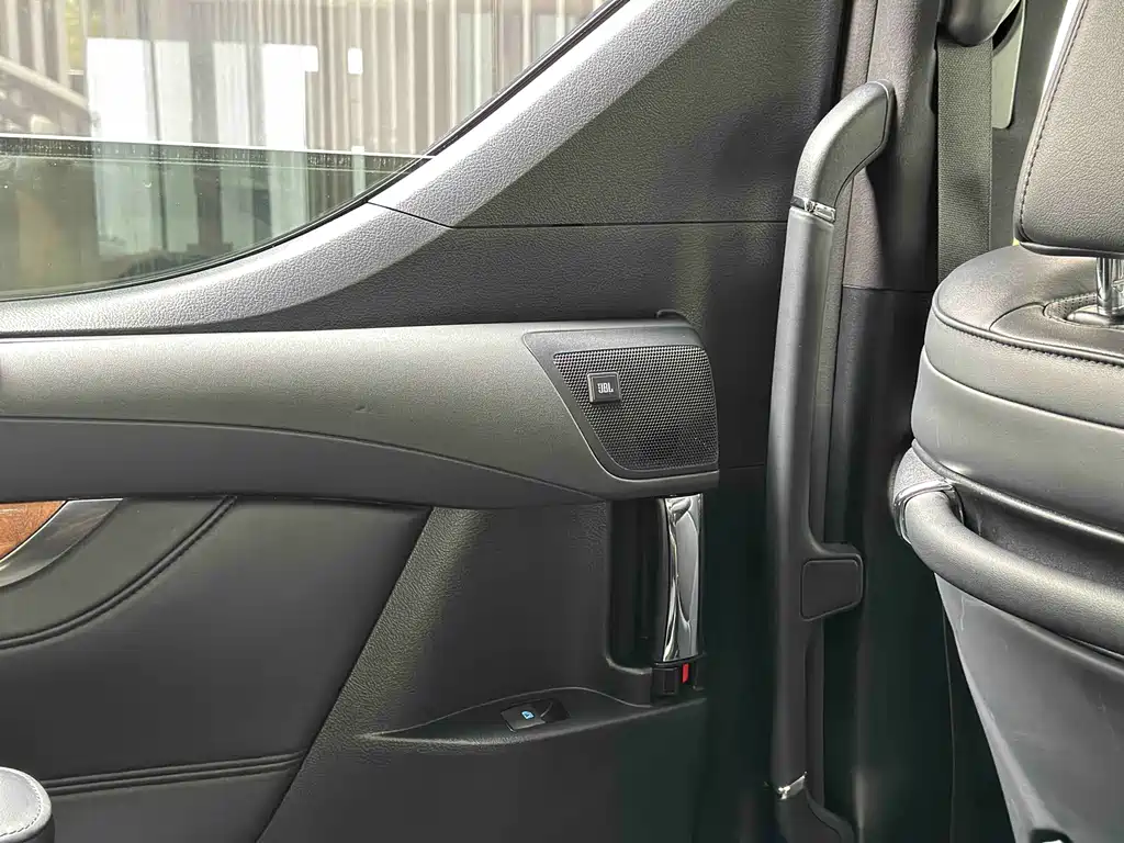 Toyota Alphard 2020 — фото 22