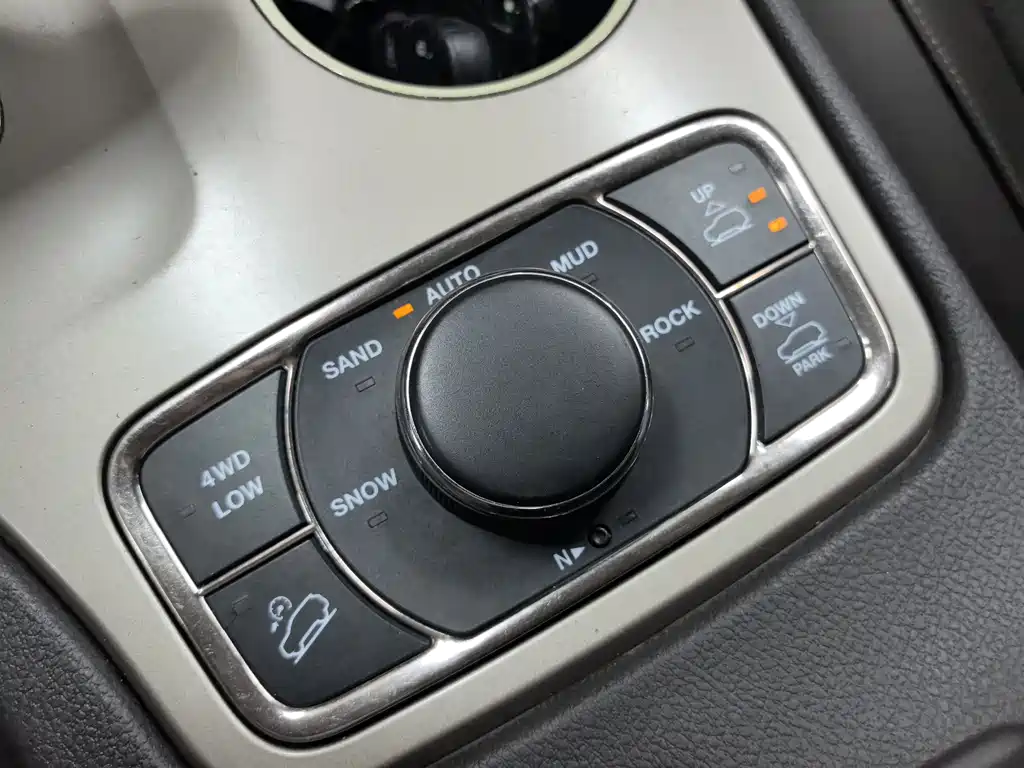Jeep Grand Cherokee 2015 — фото 12