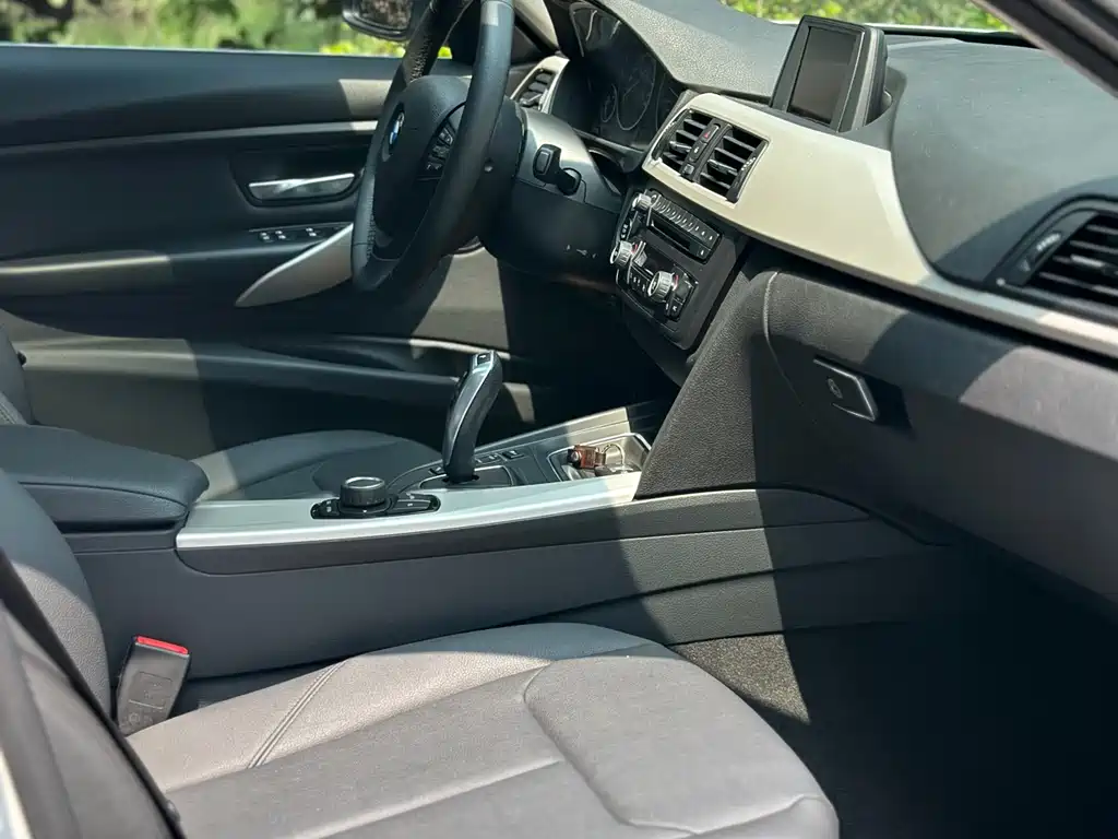 BMW 3 Series 2015 — фото 13