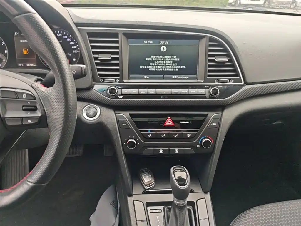 Hyundai Elantra 2018 — фото 13