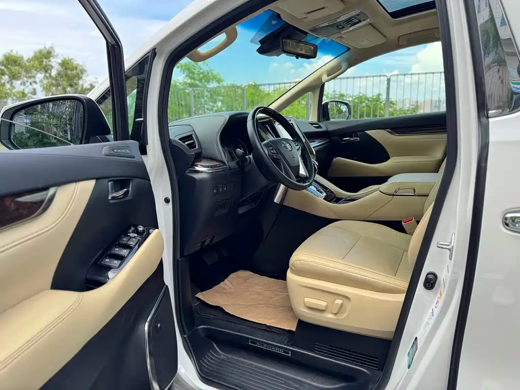 Toyota Alphard 2020 — фото 12