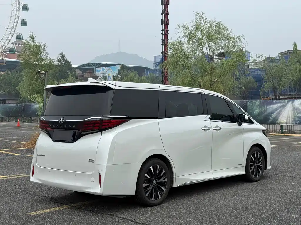 Toyota Alphard 2023 — фото 3