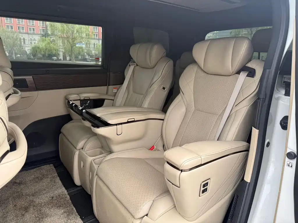 Toyota Alphard 2023 — фото 14