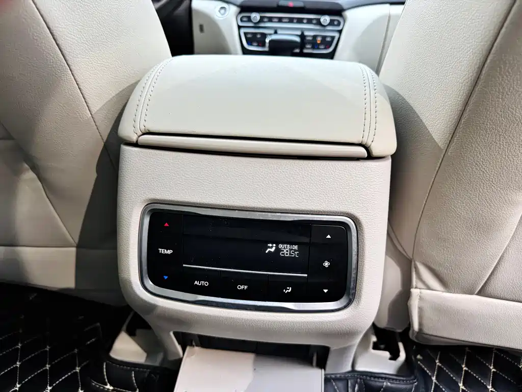 GAC Motor Trumpchi GS8 2017 — фото 30