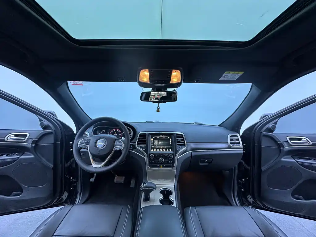 Jeep Grand Cherokee 2015 — фото 9