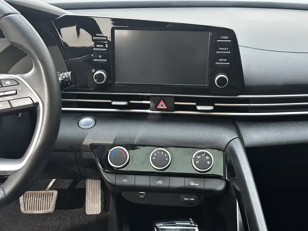 Hyundai Elantra 2023 — фото 13