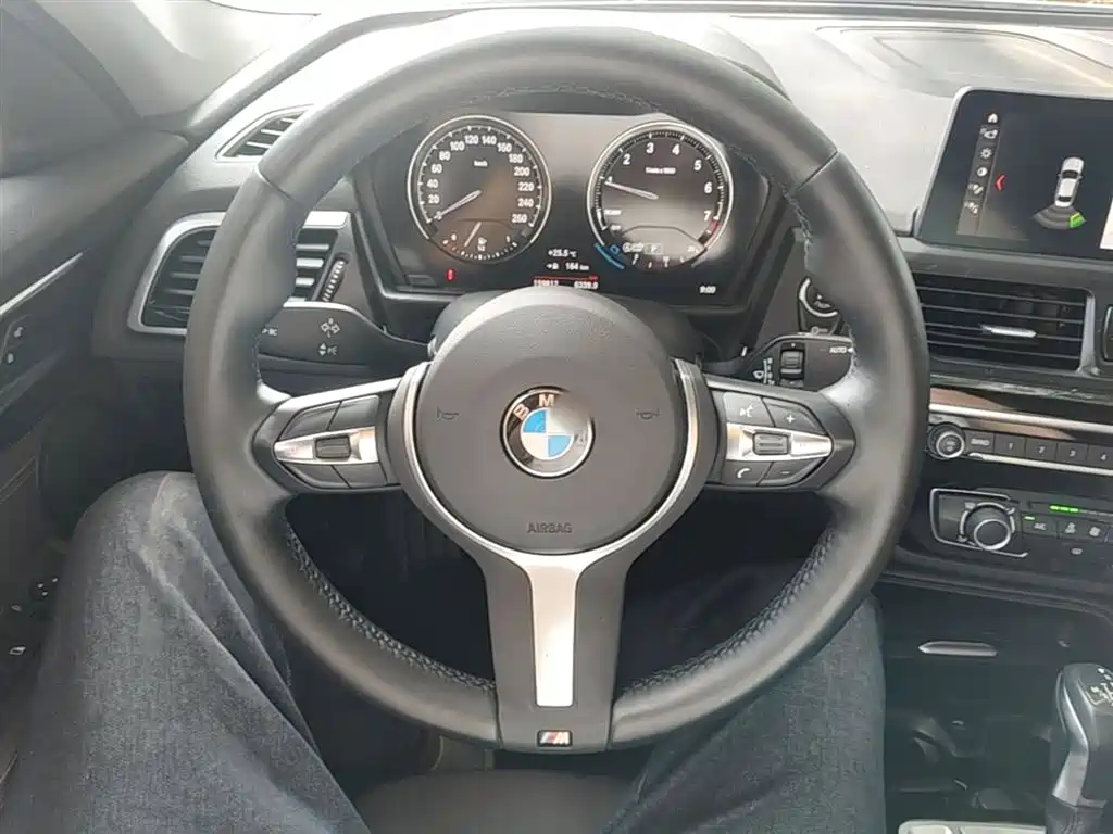 BMW 1 Series 2019 — фото 11
