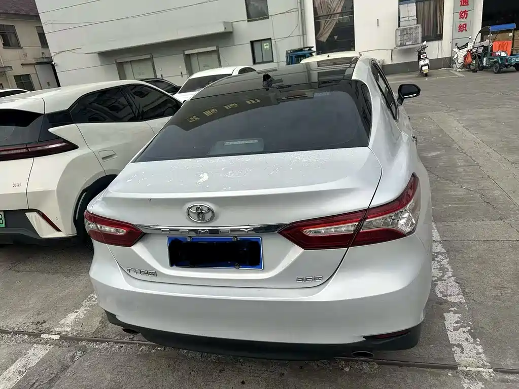 Toyota Camry 2022 — фото 4