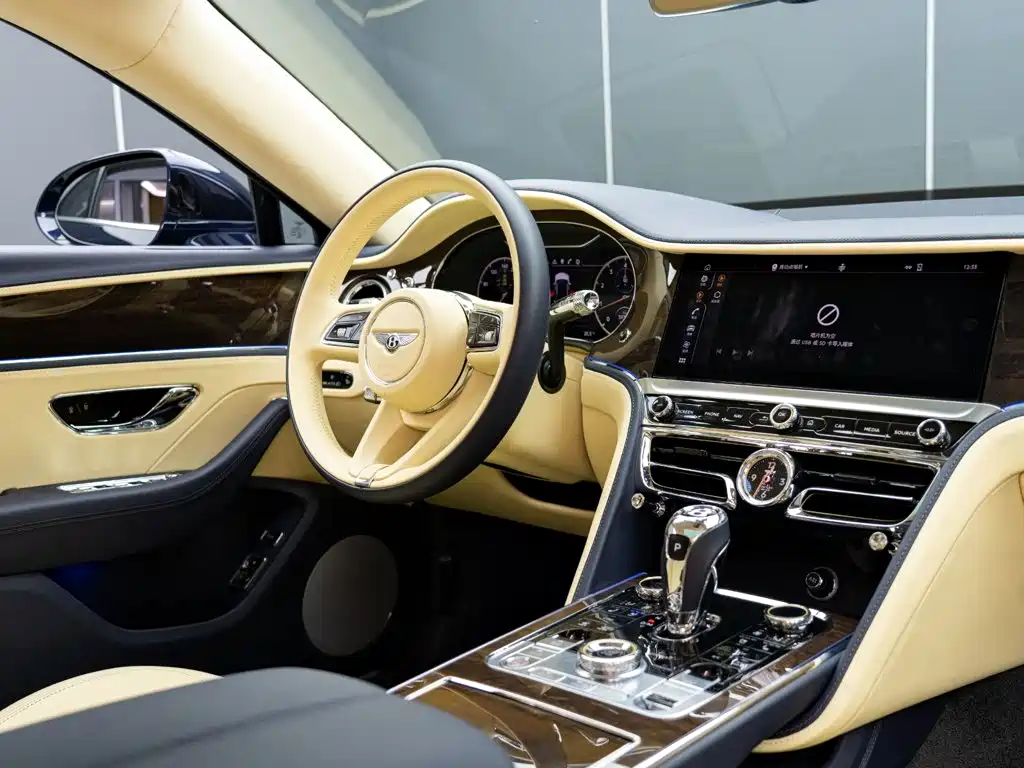 Bentley Flying Spur 2023 — фото 18