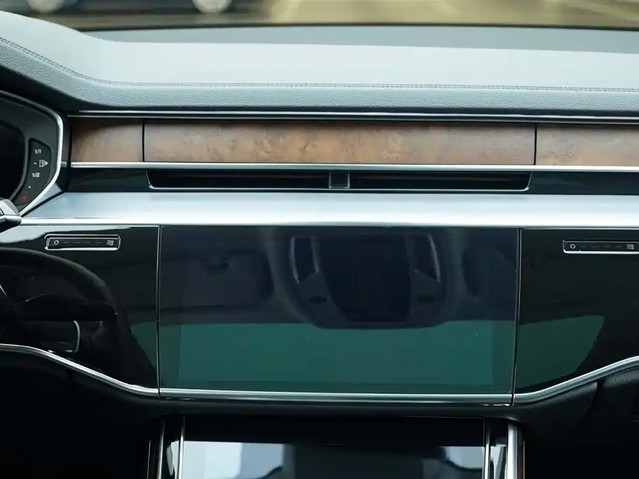 Audi A8 2019 — фото 18