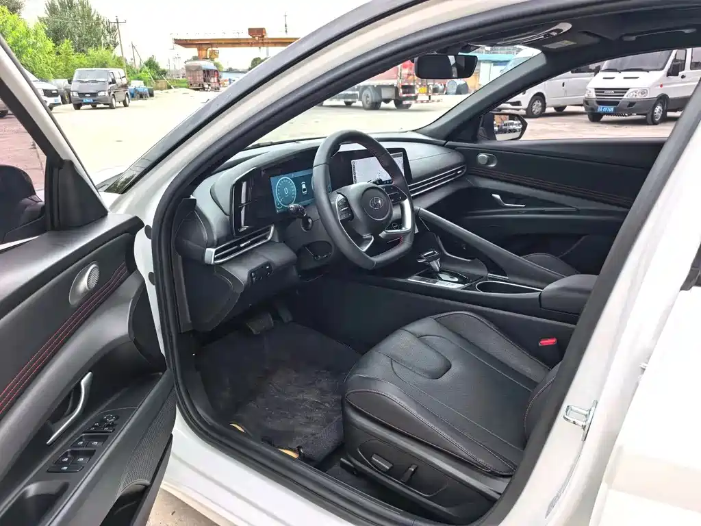 Hyundai Elantra 2022