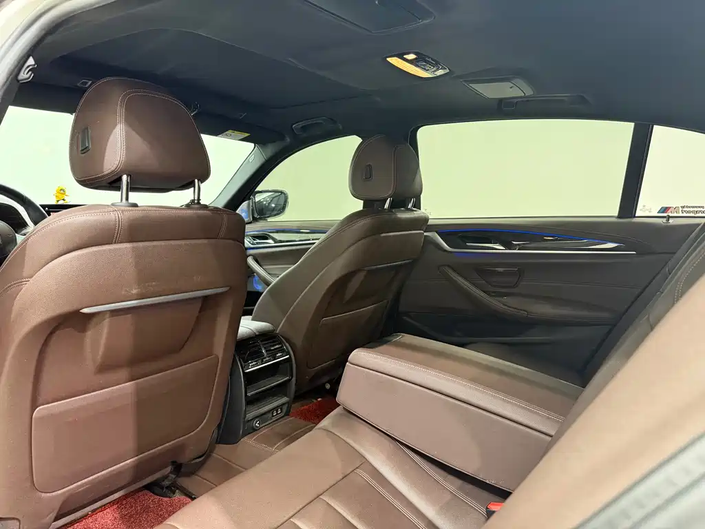 BMW 5 Series 2020 — фото 11