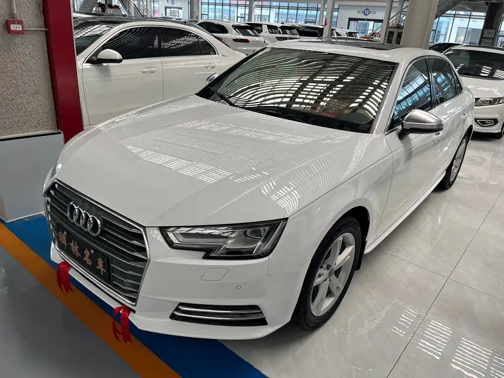Audi A4L 2016 — фото 1