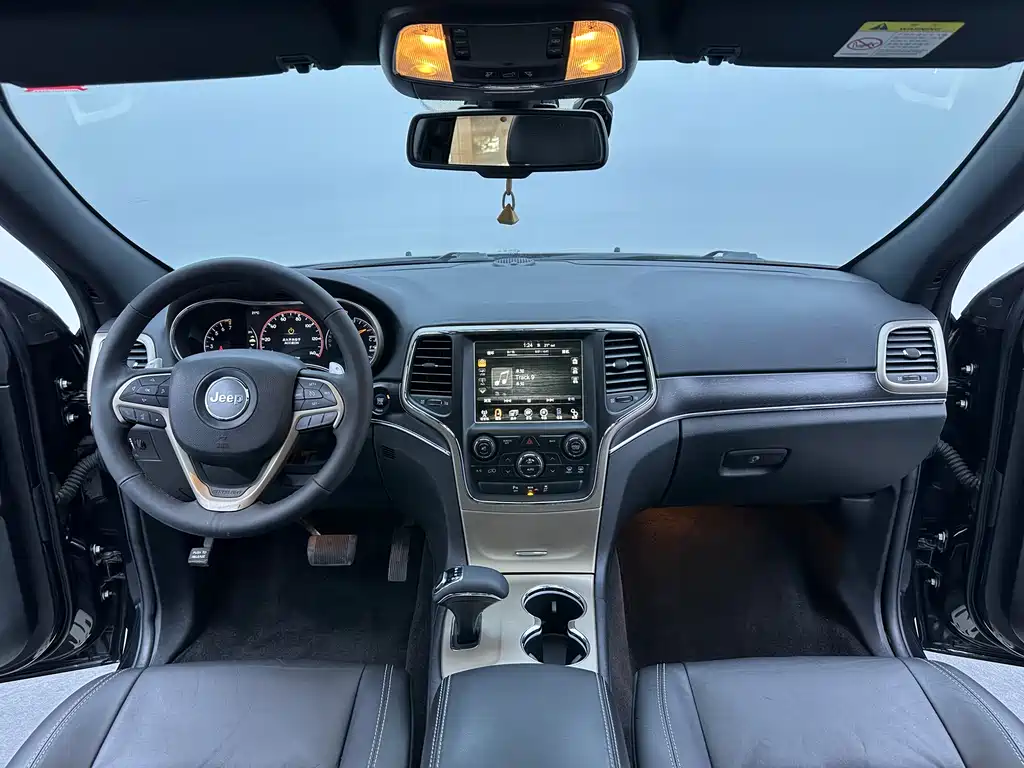 Jeep Grand Cherokee 2015 — фото 10