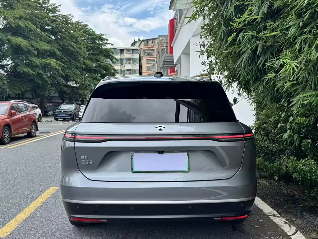 NIO ES8 2024