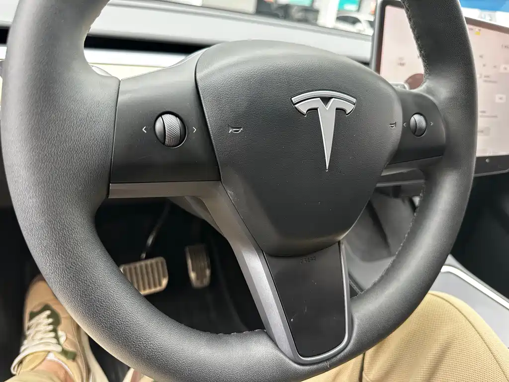 Tesla Model Y 2023 — фото 15