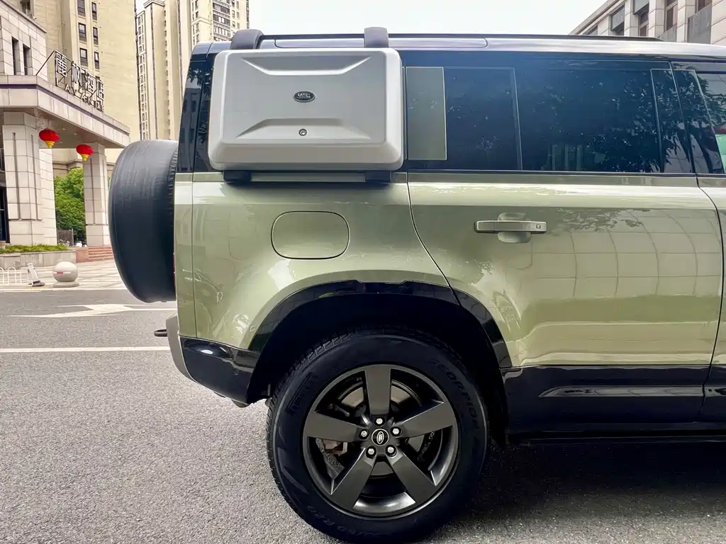 Land Rover Defender 2022 — фото 27