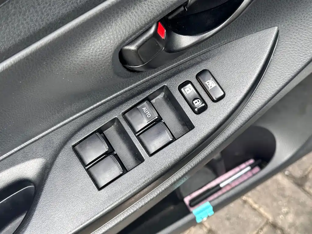 Toyota Yaris L 2018 — фото 25