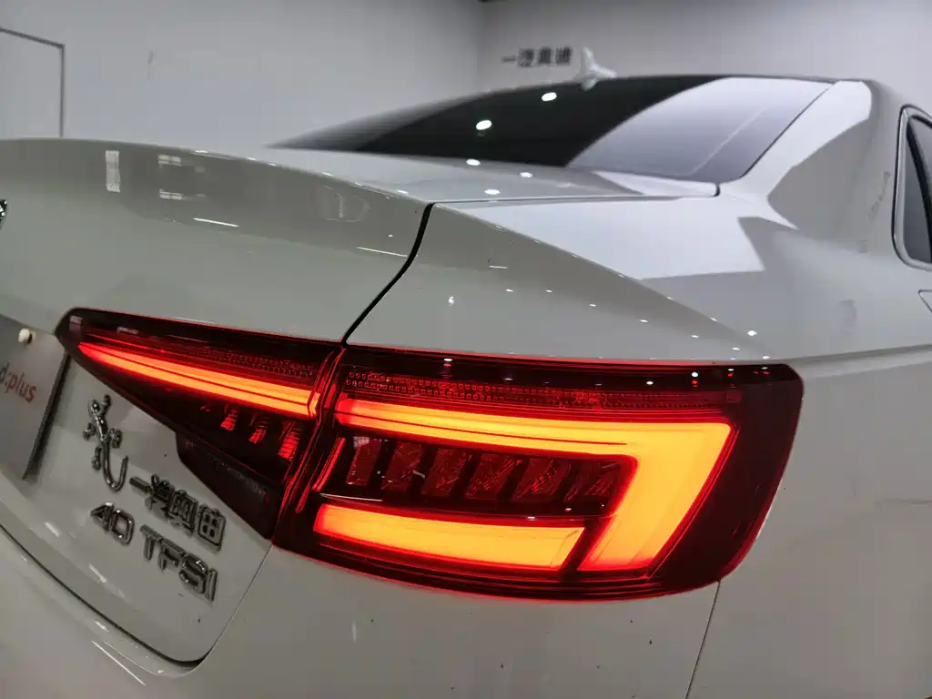 Audi A4L 2019 — фото 15