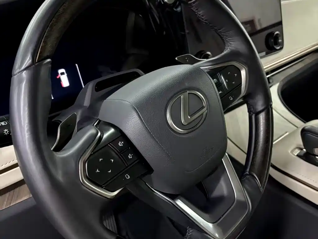 Lexus LM 2023
