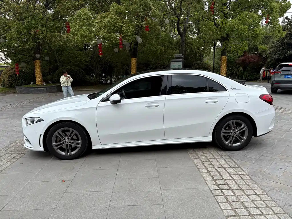 Mercedes-Benz A-Class 2021 — фото 4