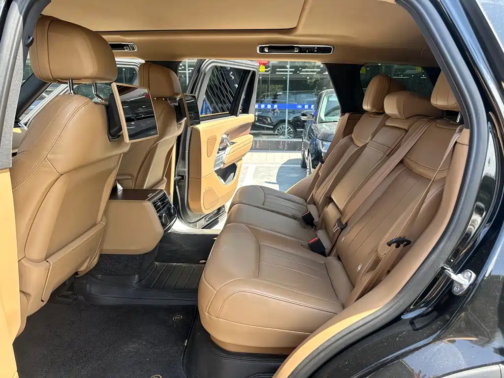 Land Rover Range Rover 2023 — фото 11